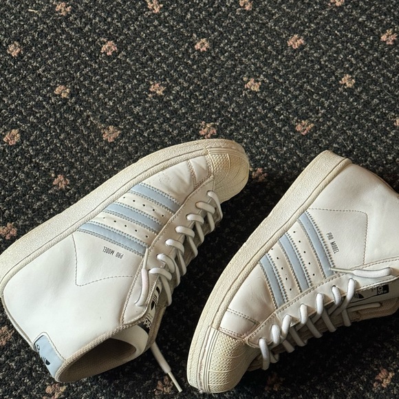 Kids adidas  size 5 1/2 - Picture 4 of 5